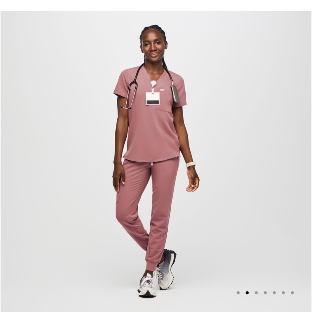 Figs mauve set Catarina top and Zamora petite jogger